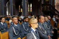 Policjanci i ich rodziny w trakcie uroczystej mszy św. z okazji Święta Policji w dąbrowskim sanktuarium